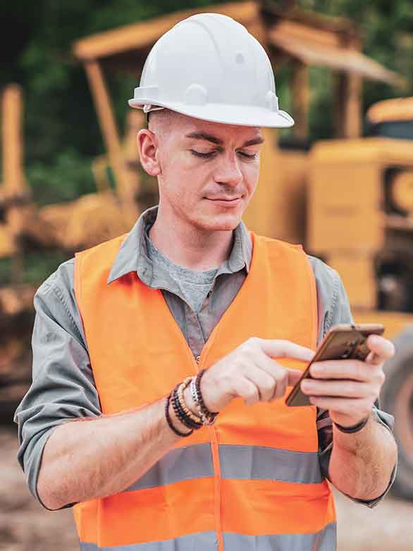 Construction business owner connects with licensed agent on phone